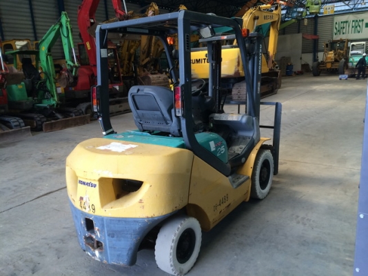 ฟอร์คลิฟต์ Komatsu FD25T-16 ปี 2006 ดีเซล ออร์โต้ รุ่นยอดฮิต นำเข้าจากญี่ปุ่น