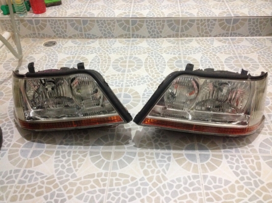 ไฟหน้า CROWN MAJESTAปี02 เป็นไฟซีน่อนแท้โรงงานของเก่าญี่ปุ่นสภาพดี