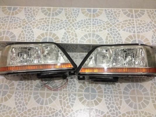 ไฟหน้า CROWN MAJESTAปี02 เป็นไฟซีน่อนแท้โรงงานของเก่าญี่ปุ่นสภาพดี