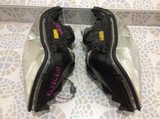 ไฟหน้า CROWN MAJESTAปี02 เป็นไฟซีน่อนแท้โรงงานของเก่าญี่ปุ่นสภาพดี