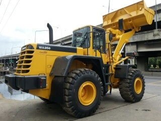 รถตักล้อยาง WA350-3-60083  สภาพสวย นำเข้าจากญี่ปุ่น ถึงไทยแล้ว รถจอดอยู่ที่ C.S. Motor (หลักสี่) โทร.081-373-0559