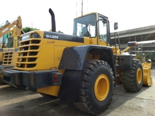 รถตักล้อยาง WA350-3-60083  สภาพสวย นำเข้าจากญี่ปุ่น ถึงไทยแล้ว รถจอดอยู่ที่ C.S. Motor (หลักสี่) โทร.081-373-0559