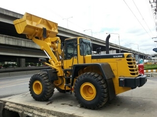 รถตักล้อยาง WA350-3-60083  สภาพสวย นำเข้าจากญี่ปุ่น ถึงไทยแล้ว รถจอดอยู่ที่ C.S. Motor (หลักสี่) โทร.081-373-0559