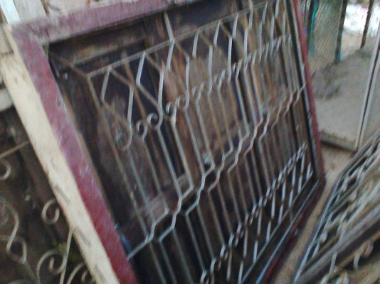 บานหน้าต่างไม้สักพร้อมวงกบ+เหล็กดัดเป็นบานไม้สัก 4 บานครับสูง 120 ซ.ม   ยาวประมาณ 190 ซ.ม  พร้อมเหล็กดัด  บานสวยๆครับวงกลบไม้ประดู่ครับ  มี 4 ชุดครับราคานี้คุ้มมากครับ