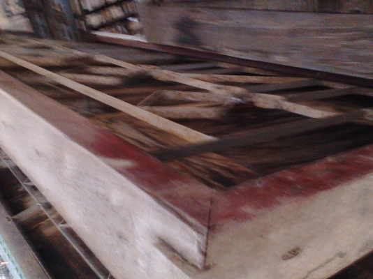 บานหน้าต่างไม้สักพร้อมวงกบ+เหล็กดัดเป็นบานไม้สัก 4 บานครับสูง 120 ซ.ม   ยาวประมาณ 190 ซ.ม  พร้อมเหล็กดัด  บานสวยๆครับวงกลบไม้ประดู่ครับ  มี 4 ชุดครับราคานี้คุ้มมากครับ