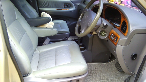 รถครอบครัว กว้างมาก 195000