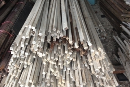 ไม้เต็งไทยเก่า 1*1 นิ้วไม้เต็งไทยทาสีขาวครับเรื้อจากระแนงภายในครับขนาด 1*1 นิ้ว ความยาว 3 เมตรครับ ขายตัวละ 45 บาท