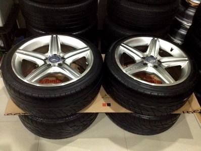 แม็กซ์แท้ BENZ AMG 18 นิ้ว ET35 รุ่นปี13 ไม่ดุ้งไม่คด CODE หลังก้านครบ ฝากช่อมะกอกแท้มี CODE ยาง BRIGESTONE 225-40-18 ปลายปี11 กว้าง 8 นิ้ว ตจวส่งได้