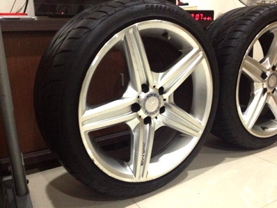 แม็กซ์แท้ BENZ AMG 18 นิ้ว ET35 รุ่นปี13 ไม่ดุ้งไม่คด CODE หลังก้านครบ ฝากช่อมะกอกแท้มี CODE ยาง BRIGESTONE 225-40-18 ปลายปี11 กว้าง 8 นิ้ว ตจวส่งได้
