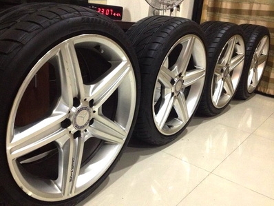 แม็กซ์แท้ BENZ AMG 18 นิ้ว ET35 รุ่นปี13 ไม่ดุ้งไม่คด CODE หลังก้านครบ ฝากช่อมะกอกแท้มี CODE ยาง BRIGESTONE 225-40-18 ปลายปี11 กว้าง 8 นิ้ว ตจวส่งได้