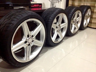 แม็กซ์แท้ BENZ AMG 18 นิ้ว ET35 รุ่นปี13 ไม่ดุ้งไม่คด CODE หลังก้านครบ ฝากช่อมะกอกแท้มี CODE ยาง BRIGESTONE 225-40-18 ปลายปี11 กว้าง 8 นิ้ว ตจวส่งได้