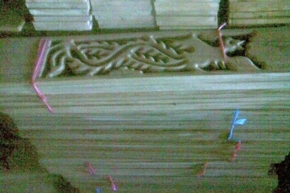 ไม้สักฉลุลายหน้า 6 นิ้ว หนา 1 นิ้วเป็นไม้สักแก่ครับมีหลายลายครับ  แบบระแนงหน้า 6 นิ้ว  หนา 1 นิ้ว ยาว 80 ซ.ม แบบหยดน้ำติดตามเชิงชายหรือจั่ว หน้า 6  หนา  1 นิ้ว ความยาวประมาณ 1 เมตร แบบเอียงเฉียงติดตามราวบรรได หน้า 6  หนา  1 นิ้ว ความยาวประมาณ 80 ซ.ม