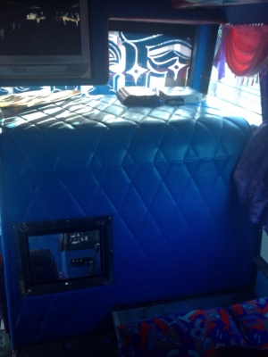 ขายรถบัสแอร์10เมตรทรงเสาคู่เครื่องHINO HO7C สภาพรถใช้งานได้เลยเพิ่งทำสีและภายในมาใหม่ราคาคุยกันได้