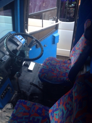 ขายรถบัสแอร์10เมตรทรงเสาคู่เครื่องHINO HO7C สภาพรถใช้งานได้เลยเพิ่งทำสีและภายในมาใหม่ราคาคุยกันได้