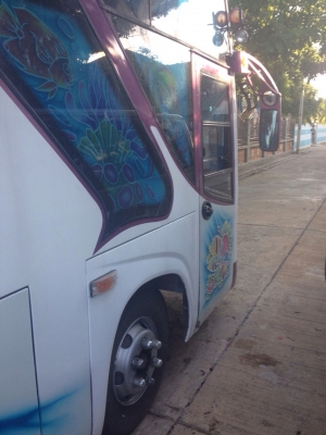 ขายรถบัสแอร์10เมตรทรงเสาคู่เครื่องHINO HO7C สภาพรถใช้งานได้เลยเพิ่งทำสีและภายในมาใหม่ราคาคุยกันได้