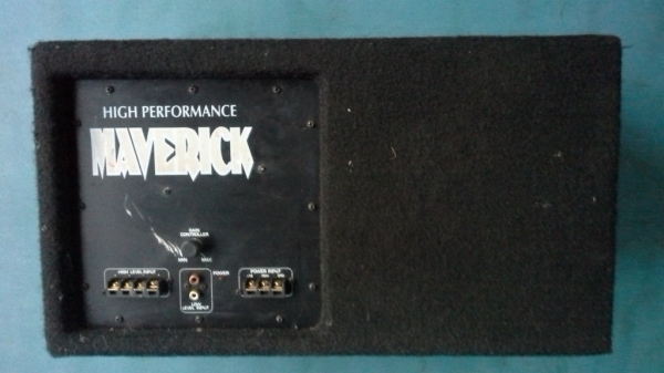 Subwoofer ของ Maverick USA แอมป์ในตัว Subwoofer ของ Maverick USA แอมป์ในตัว
