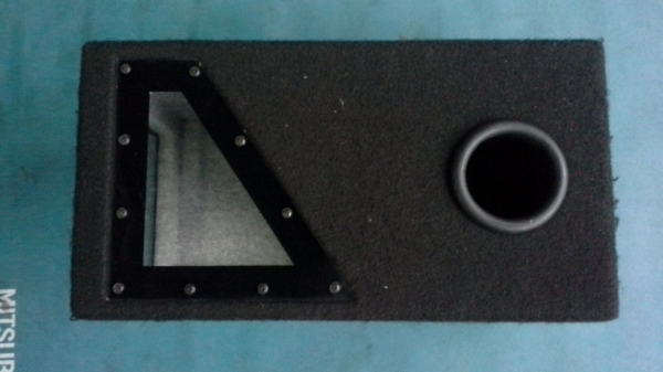 Subwoofer ของ Maverick USA แอมป์ในตัว Subwoofer ของ Maverick USA แอมป์ในตัว