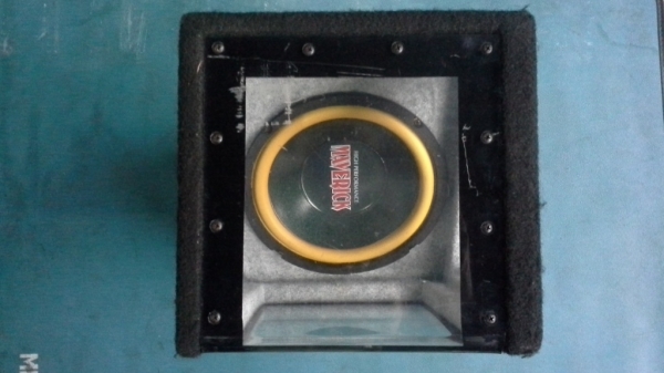 Subwoofer ของ Maverick USA แอมป์ในตัว Subwoofer ของ Maverick USA แอมป์ในตัว