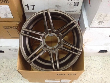 เเม็กZR6. ขอบ17 6รู139 กว้าง8.5 ออฟ20 พร้อมยาง Falken 265/65/17.