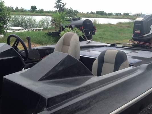 เรือแบสพร้อมเครื่องsuzuki65