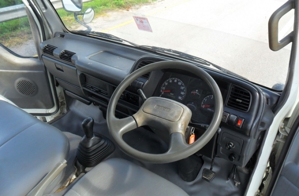 ขาย 6 ล้อ ISUZU รุ่น NKR