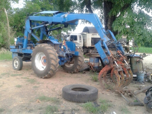 ขายรถไถฟอร์ดติดคีบ