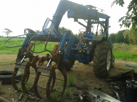 ขายรถไถฟอร์ดติดคีบ