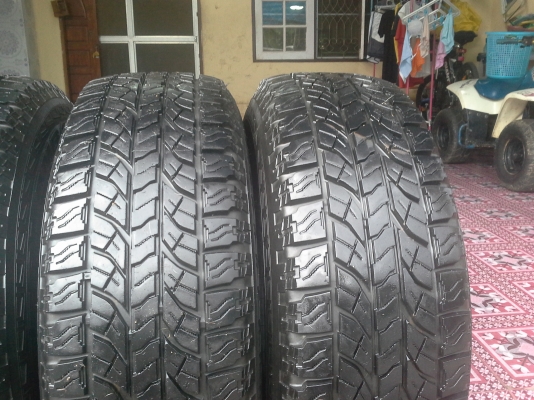 ยางYokohama245/70/16ยางเป็นปี07ถูกๆเป็นชุดเดียวกัน ไม่บวมไม่เปนบั้งสวย