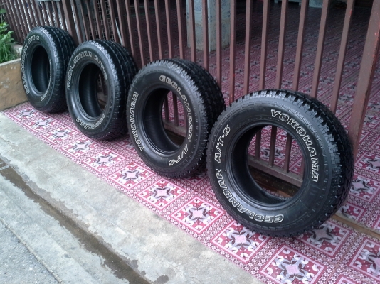 ยางYokohama245/70/16ยางเป็นปี07ถูกๆเป็นชุดเดียวกัน ไม่บวมไม่เปนบั้งสวย