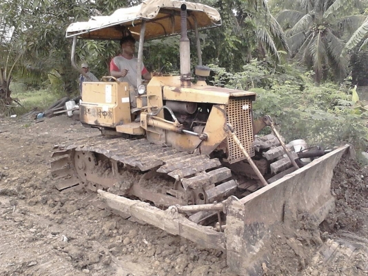 ขายรถแทรกD2รุ่น5แทรกใหญ่พร้อมทำงาน ขายรถแทรกD2รุ่น5แทรกใหญ่พร้อมทำงาน