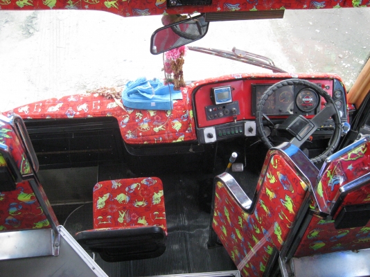 ขายรถบัส 6 ล้อ 45 ที่นั่ง สภาพพร้อมใช้งาน เครื่องนิคสัน 6 สูบ 320 แรง