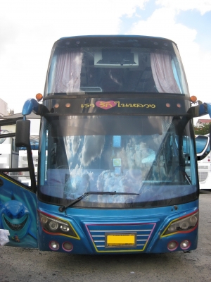 ขายรถบัส 8 ล้อ VIP  52 ที่นั่ง สภาพพร้อมใช้งาน เครื่องฮีโน  6สูบ 400 แรง