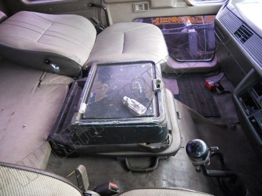 รถบรรทุก10ล้อ(พื้นเรียบ) MITSUBISHI FN527M 195