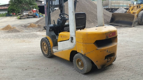 โฟล์คลิฟต์ TCM 3 ตันแท้ เกียร์ Auto สูง3เมตร