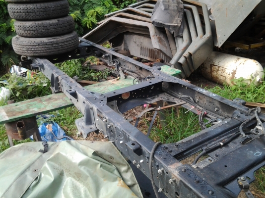 ขายแซสซีรถเชียงกงแกะขายครับ มีใบอินวอย อีซูซุNKR 6ล้อเล็ก มีคานหน้าเป็นปีกนก ล้อ7วง ขาย 35000 บาท