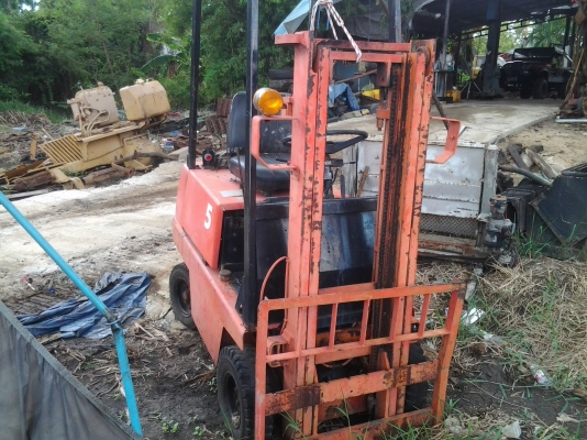 ขายโฟคลิฟ ไม่มีเครื่องและงาครับ 1 ตัน เอาไปปั่นเอง ขาย 20000 บาท