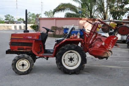 ขายรถไถนั่งขับYANMAR F15D มือสองญี่ปุ่น ขับเคลื่อนล้อ เครื่องช่วงล่างดีมากครับ