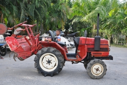 ขายรถไถนั่งขับYANMAR F15D มือสองญี่ปุ่น ขับเคลื่อนล้อ เครื่องช่วงล่างดีมากครับ