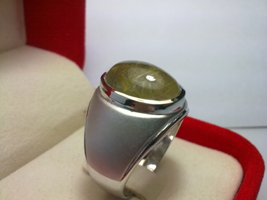 แหวนเงินชายพลอยไหมทองโปร่งข่ามแท้