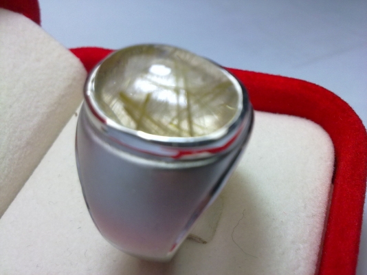 แหวนเงินชายพลอยไหมทองโปร่งข่ามแท้