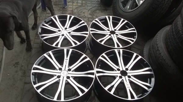 ขายล้อขอบ17 4รู100 ชุดละ 5800