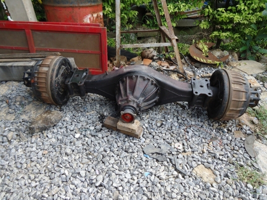 เพลาท้าย รถบรรทุก  น็อต 6  รุ สภาพดี พร้อมใช้งาน ราคา  19000