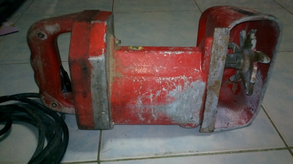 เครื่องเซาะร่องตอนกรีต Macroza