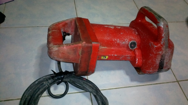 เครื่องเซาะร่องตอนกรีต Macroza