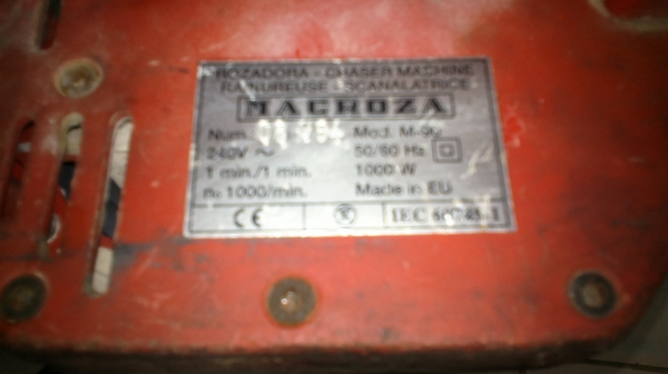 เครื่องเซาะร่องตอนกรีต Macroza