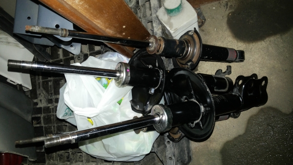 โช๊คอัพหน้าหลังอีัดน้ำมันมาใหม่ยังไม่ได้ใช้โตโยต้าโซโลน่าแท้ โช๊คอัพหน้าหลังอีัดน้ำมันมาใหม่ยังไม่ได้ใช้โตโยต้าโซโลน่าแท้