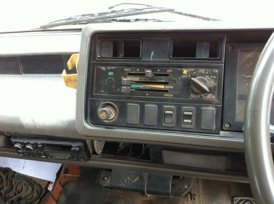 ขายรถ 6 ล้อ ยาว รุ่น NISSAN UD CP180