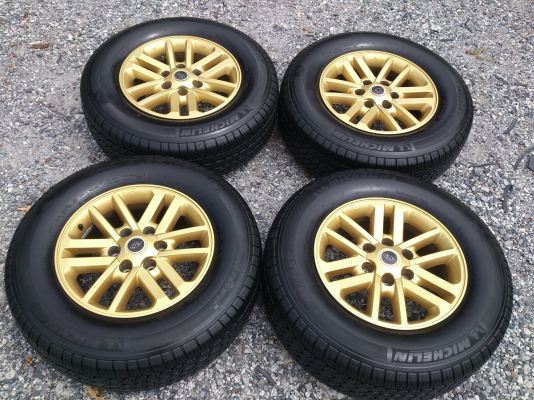 ขายแม็กTOYOTA FORTUNER ขอบ17 พร้อมยางMICHELIN265/65R17 ยางสัปดาห์ที่49ปี12 ดอกยางนิ่มลึกไม่ร้าวไม่แตกลายดอกเต็ม (สภาพ90\%) จำนวน 1 ชุด พร้อมน๊อตแท้ 24 ตัว