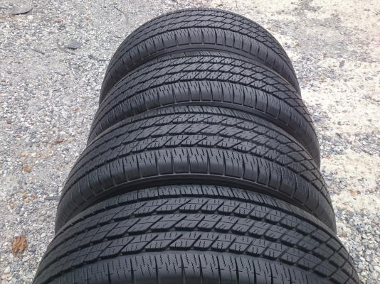 ขายแม็กTOYOTA FORTUNER ขอบ17 พร้อมยางMICHELIN265/65R17 ยางสัปดาห์ที่49ปี12 ดอกยางนิ่มลึกไม่ร้าวไม่แตกลายดอกเต็ม (สภาพ90\%) จำนวน 1 ชุด พร้อมน๊อตแท้ 24 ตัว