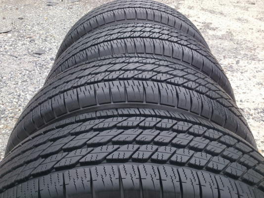 ขายแม็กTOYOTA FORTUNER ขอบ17 พร้อมยางMICHELIN265/65R17 ยางสัปดาห์ที่49ปี12 ดอกยางนิ่มลึกไม่ร้าวไม่แตกลายดอกเต็ม (สภาพ90\%) จำนวน 1 ชุด พร้อมน๊อตแท้ 24 ตัว